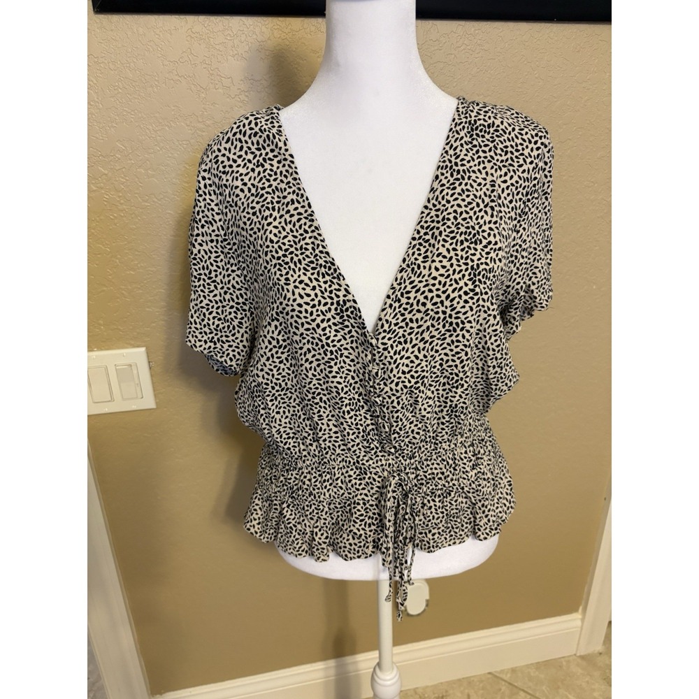 H & M Women's Black And Tan‎ Cropped Blouse, Size 10